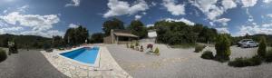 Bazén v ubytování Holiday Home Cosseriga nebo v jeho okolí