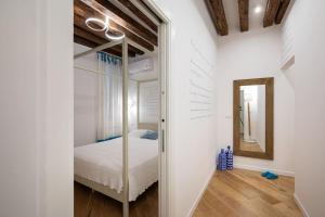 a small bedroom with a bed and a mirror at Privacy in Venice - Your apartment to be let alone in Venice