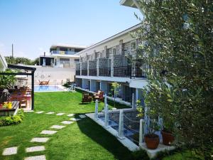 a building with a yard with a swimming pool at Duman Boutique Hotel Cesme in Cesme