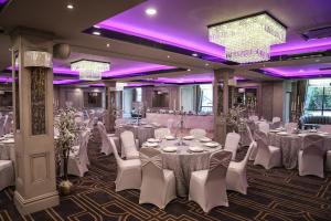 Gallery image of The Lansdowne Hotel in Belfast