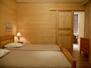 Кровать или кровати в номере Ecogite Mercantour Le Chaperon