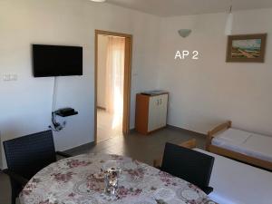 TV a/nebo společenská místnost v ubytování Apartments Zora