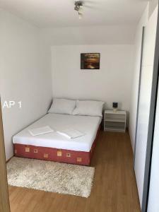 Postel nebo postele na pokoji v ubytování Apartments Zora