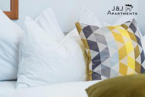 Posteľ alebo postele v izbe v ubytovaní J&J Apartments Szeroka 25 Apartament 1