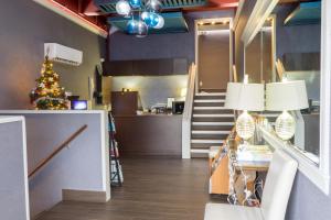 Η κουζίνα ή μικρή κουζίνα στο Kalika Hotel