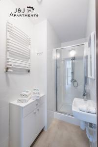Kúpeľňa v ubytovaní J&J Apartments, Szeroka 25, Apartament 14