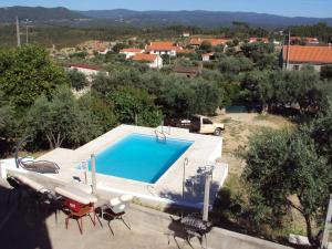 O vedere a piscinei de la sau din apropiere de O Miradouro