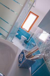 a bathroom with a sink and a toilet and a tub at Sun & Sea, holidays home in Fontane Bianche
