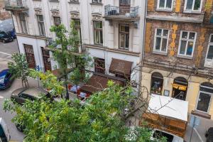 ワルシャワにあるEmilii Plater 12 Prywatne mieszkanie z balkonem 400 m od Dworca Centralnegoの市街地の建物の上面
