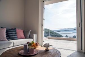 Galeriebild der Unterkunft Kalavria Luxury Suites - magnificent sea view of Poros in Poros