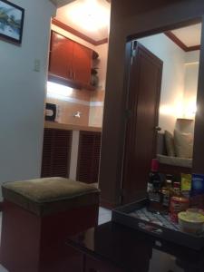 Kuchyň nebo kuchyňský kout v ubytování Las Pinas Serviced Apartment