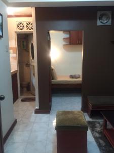 Kuchyň nebo kuchyňský kout v ubytování Las Pinas Serviced Apartment