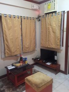 Posezení v ubytování Las Pinas Serviced Apartment
