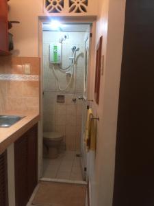 Koupelna v ubytování Las Pinas Serviced Apartment