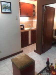 Kuchyň nebo kuchyňský kout v ubytování Las Pinas Serviced Apartment