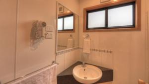 a bathroom with a sink, toilet and bathtub at Yea Riverside Caravan Park in Yea