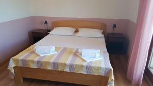 Postel nebo postele na pokoji v ubytování Apartments and Room Caric