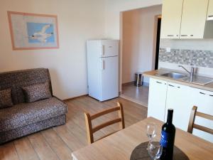 Kuchyň nebo kuchyňský kout v ubytování Apartments and Room Caric