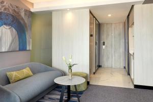 Posezení v ubytování Novotel Suites Yogyakarta Malioboro