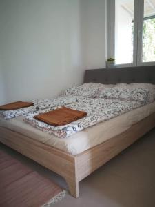 Кровать или кровати в номере Fűszerkert vendégház