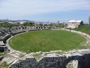 un anfiteatro en las ruinas de un edificio en Apartment Ivan, en Split 4 fotos más