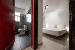 Koupelna v ubytování Piraeus Premium Suites + 37 fotografií