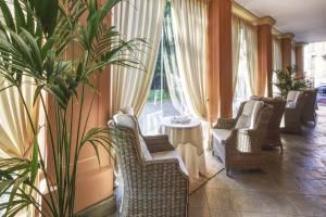 A seating area at Duchessa Margherita Chateaux & Hotels