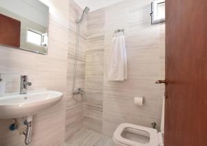 Koupelna v ubytování Alexandros SeaView Suites