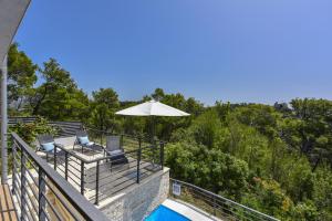 Πισίνα στο ή κοντά στο Villa Mirta ZadarVillas +36 φωτογραφίες