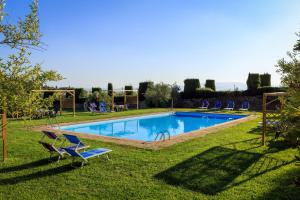 Bazén v ubytování Agriturismo Fattoria di Sommaia nebo v jeho okolí