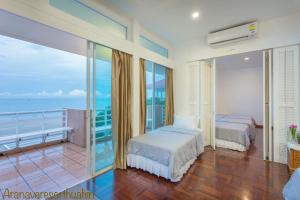 Postel nebo postele na pokoji v ubytování Aranava Resort Huahin