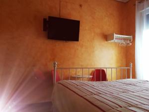 Łóżko lub łóżka w pokoju w obiekcie Hospedaje Menendez Pelayo