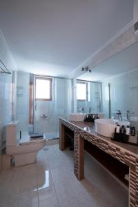 Koupelna v ubytování Cyrenia Guesthouse