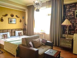 Postel nebo postele na pokoji v ubytování David Hotel - Ethno style