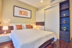 Postel nebo postele na pokoji v ubytování Lancaster Hanoi Service Apartment