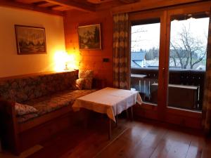 Łóżko lub łóżka w pokoju w obiekcie Urlaub im Blockhaus