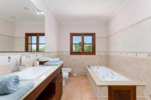 A bathroom at Es Vedat 6