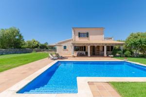 The swimming pool at or close to Es Vedat 6