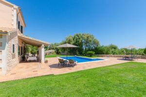 The swimming pool at or close to Es Vedat 6