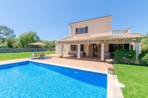 The swimming pool at or close to Es Vedat 6