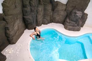Bassein majutusasutuses Acroterra Rosa Luxury Suites & Spa või selle lähedal