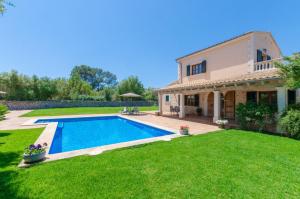 The swimming pool at or close to Es Vedat 6