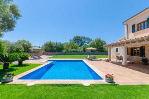 The swimming pool at or close to Es Vedat 6