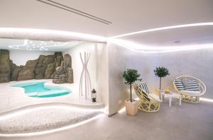 Bassein majutusasutuses Acroterra Rosa Luxury Suites & Spa või selle lähedal