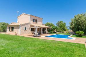 The swimming pool at or close to Es Vedat 6