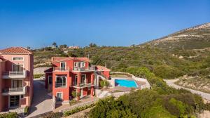 Bazén v ubytovaní Brand New Skala Beach Apartment- Pieno Di Luce alebo v jeho blízkosti