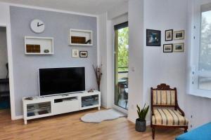 TV a/nebo společenská místnost v ubytování Prestige West Residence