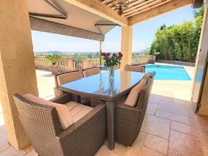 Gallery image of 3 Bedrooms Villa near Cannes - Pool & Jacuzzi - Sea View in Mandelieu-la-Napoule