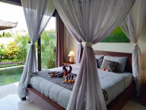 En eller flere senge i et værelse på Rumah mini