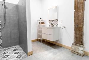 A bathroom at Urlaub Holthusen